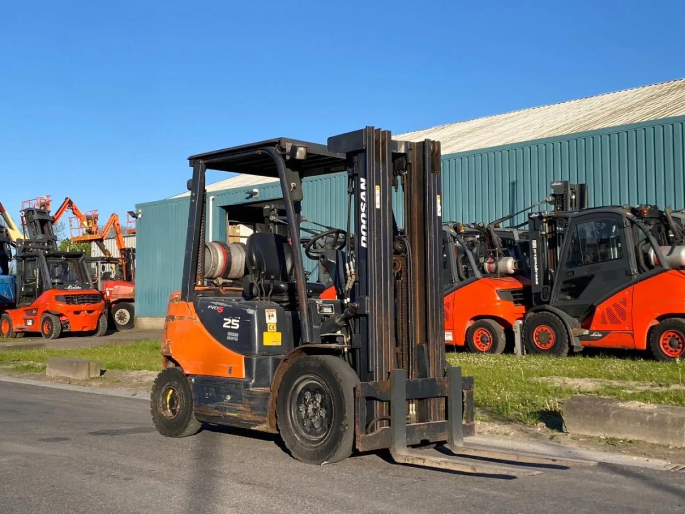Doosan G25E-5 - 3