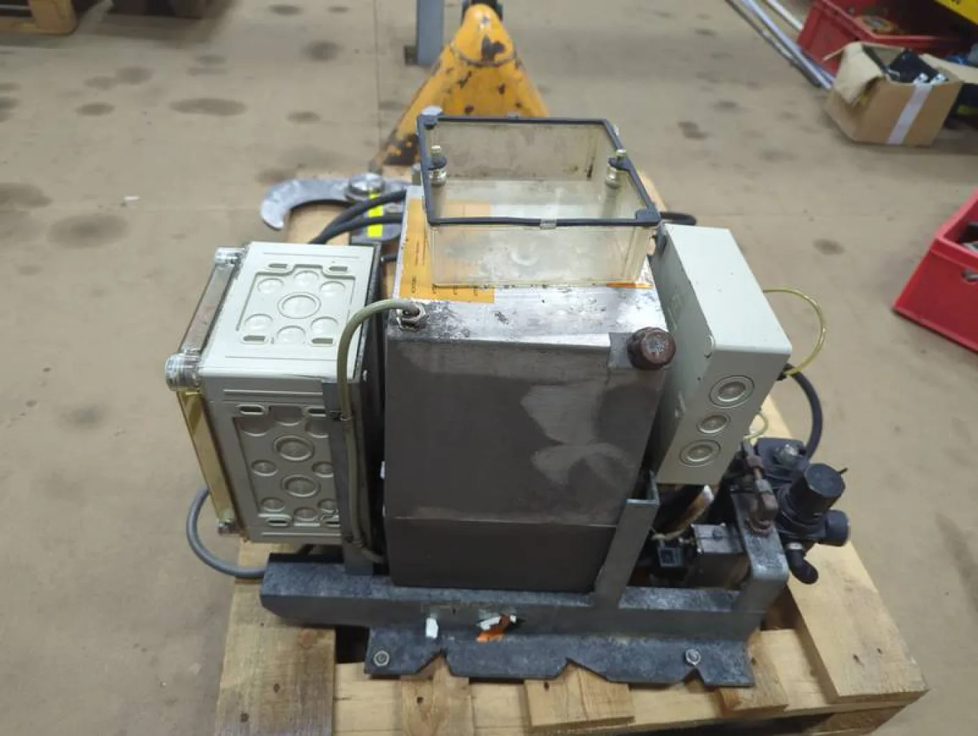 Horn and leg cutter with hydraulic unit - 2