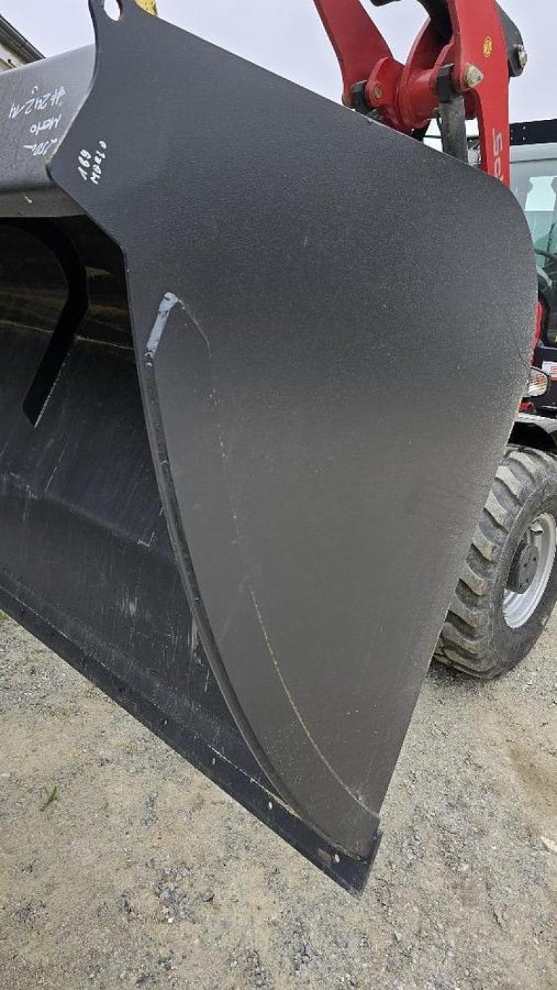 Volumenschaufel 240 cm passend zu Bobcat Teleskoplader Aufnahme