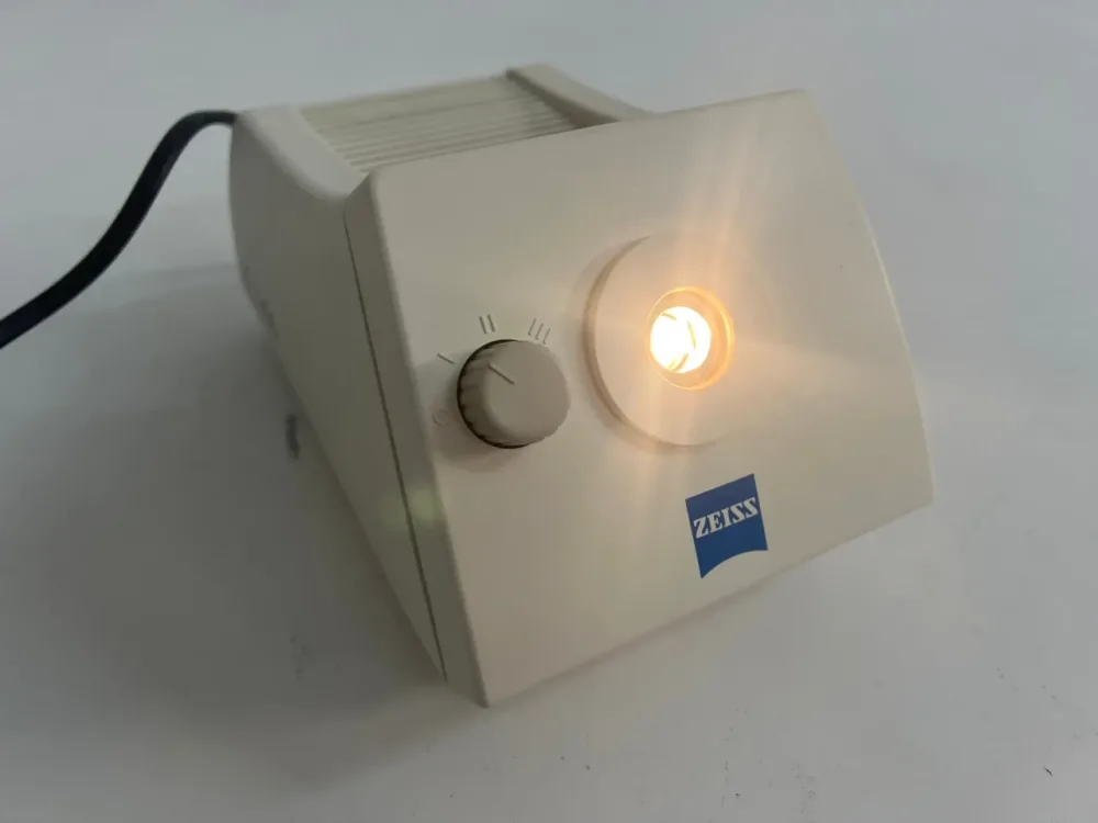 Zeiss KL 200 Cold Light Source