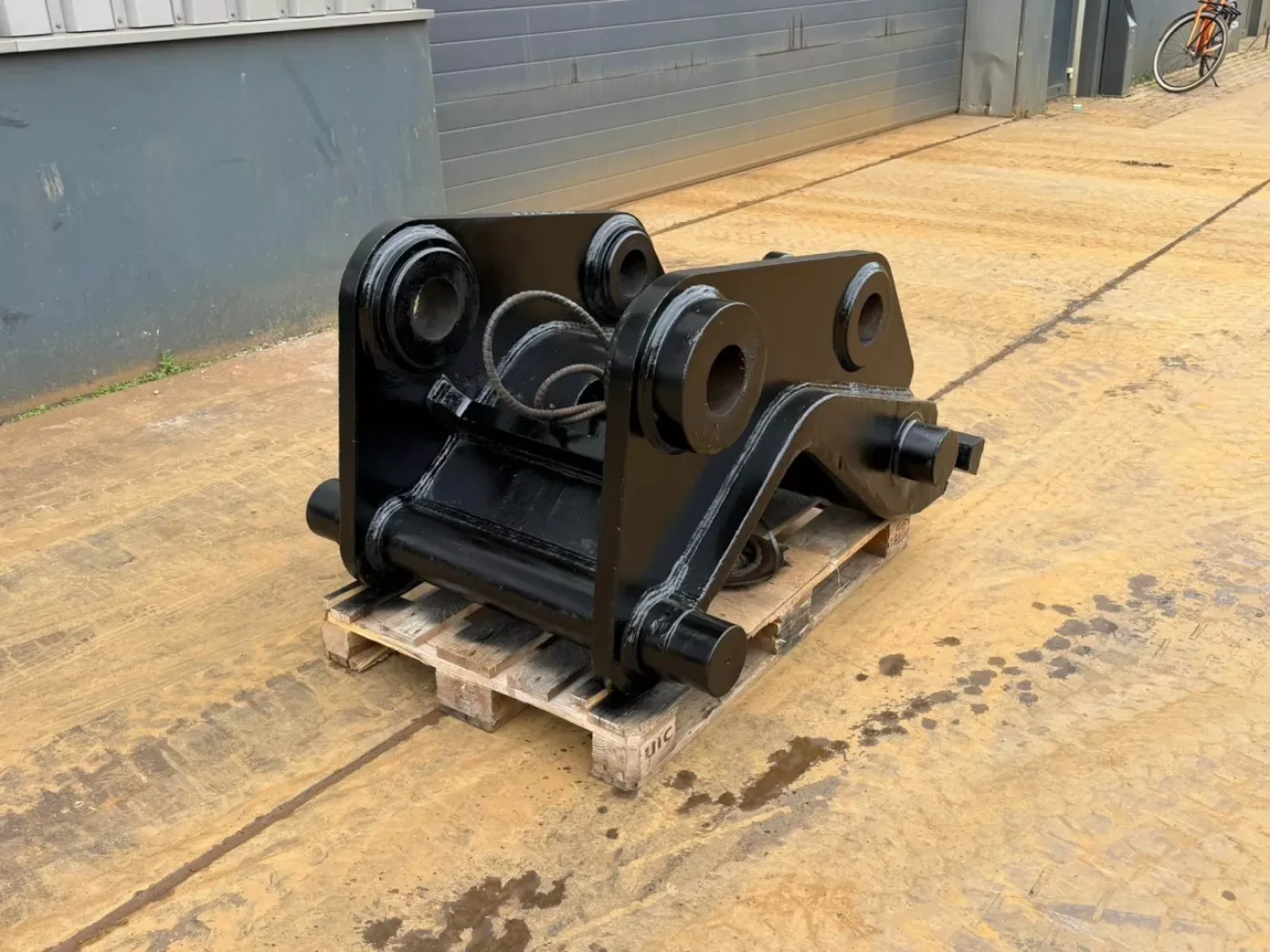 Caterpillar Quick coupler CW70 for 374F - 4