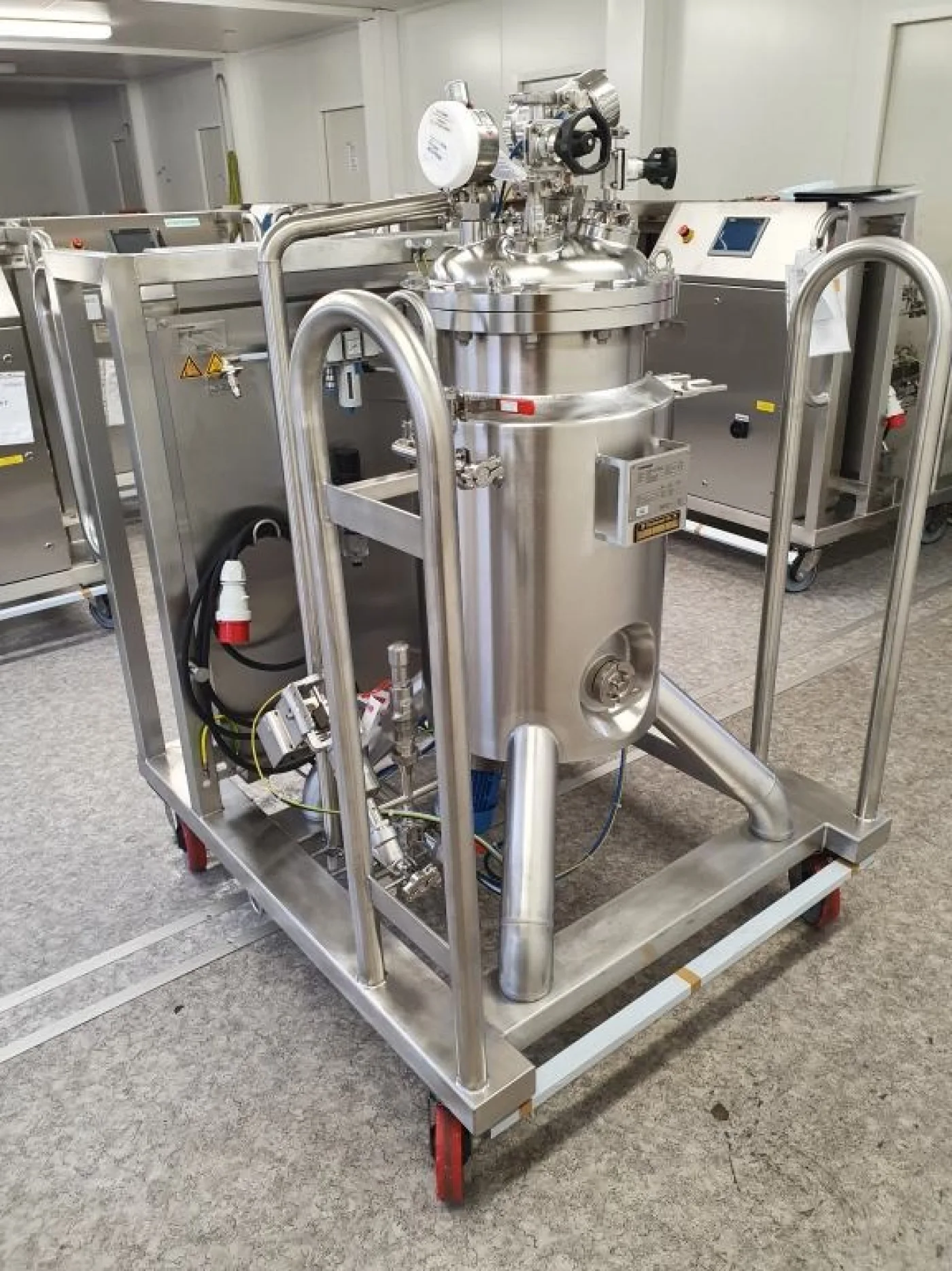 Pharmatech 120 L Mobile Pharma Reactor — NEW - Bioreactor - 1