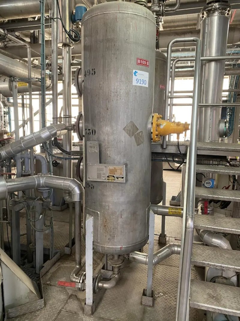 USED AGUILAR TANK AND STAINLESS STEEL ROOMS 650 LITERS