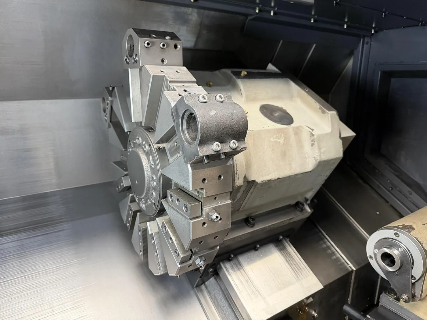 HWACHEON HI-TECH 200BL - 8