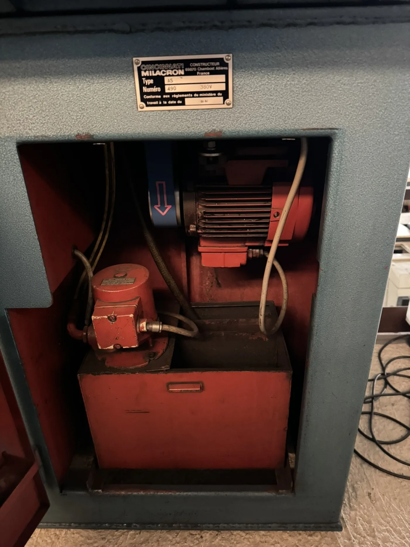 AFFUTEUSE D’OUTILS “CINCINNATI MILACRON” TYPE AS - 6