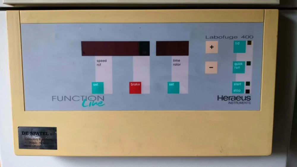 Heraeus Labofuge 400 Centrifuge