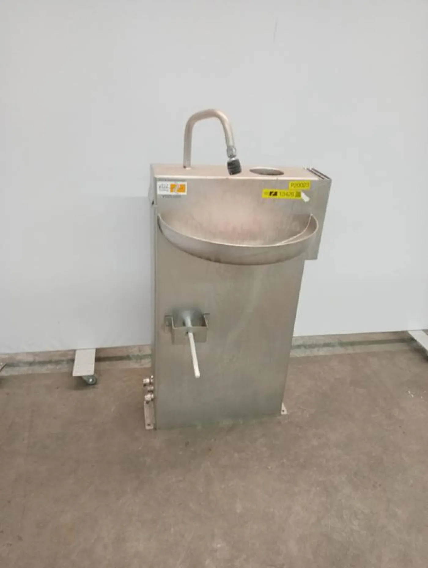 Wash basin incl sterilizer - 1