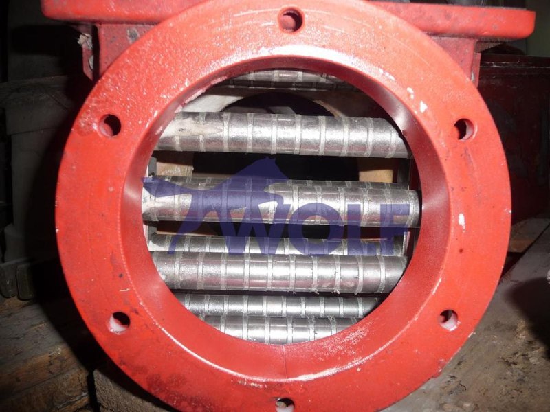 Magnet-Metallabscheider (rot) - in Normalstahlausführung.