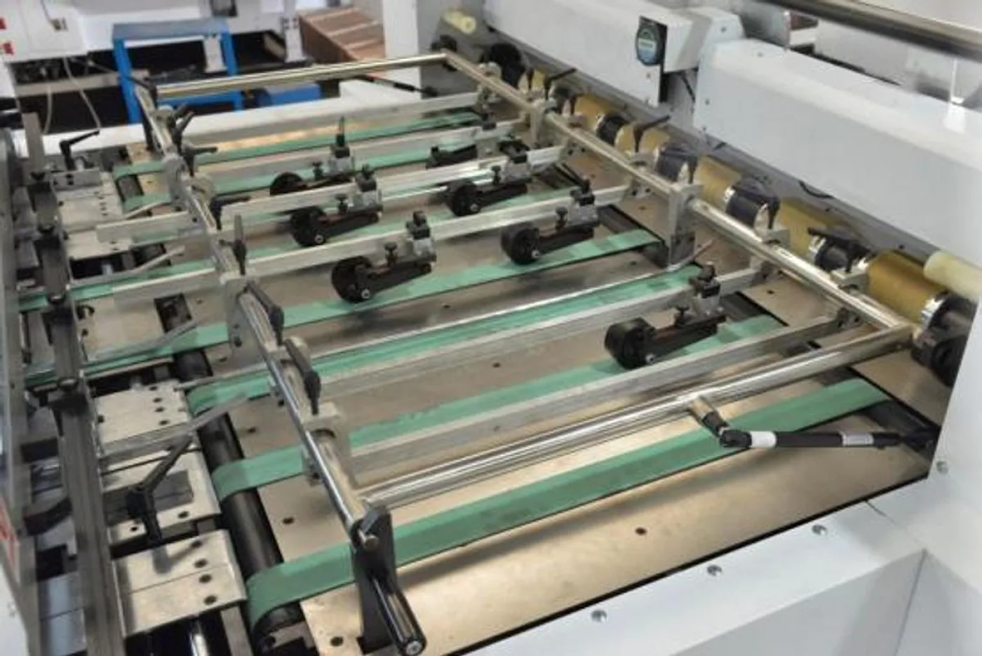 C1500H cutting&creasing machine with stripping station - 3
