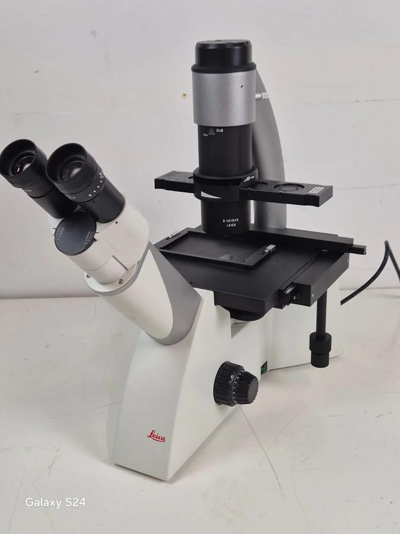 Leica DMi1 Microscope - 1