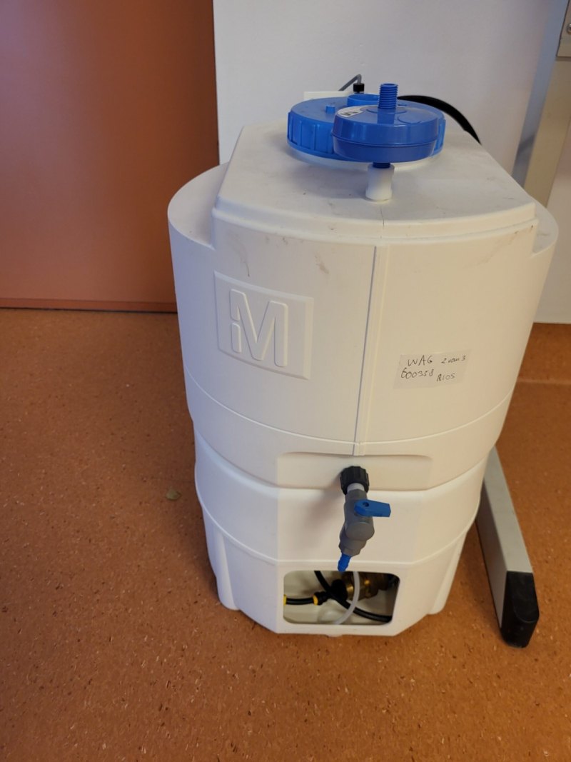 2559 - Used Millipore TANKPE030 30 Liter PE Tank