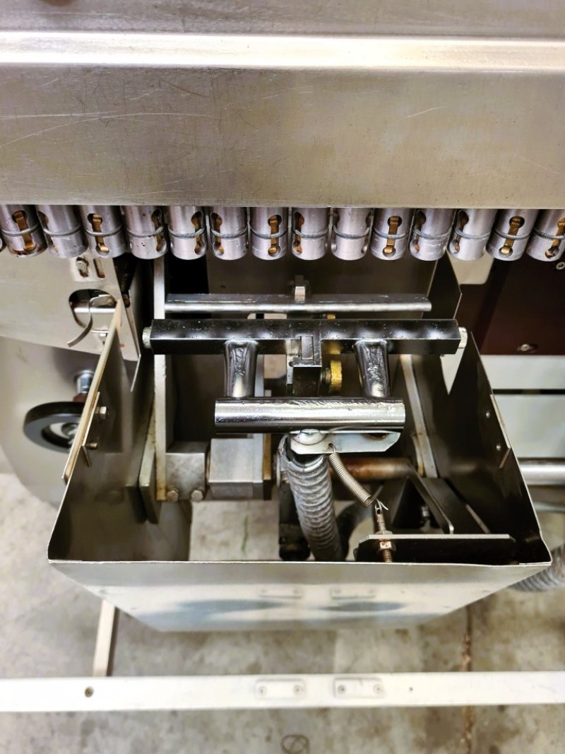 RIEMPITRICE SIGILLATRICE AUTOMATICA PER FIALE – CIONI – MOD. A8/FC