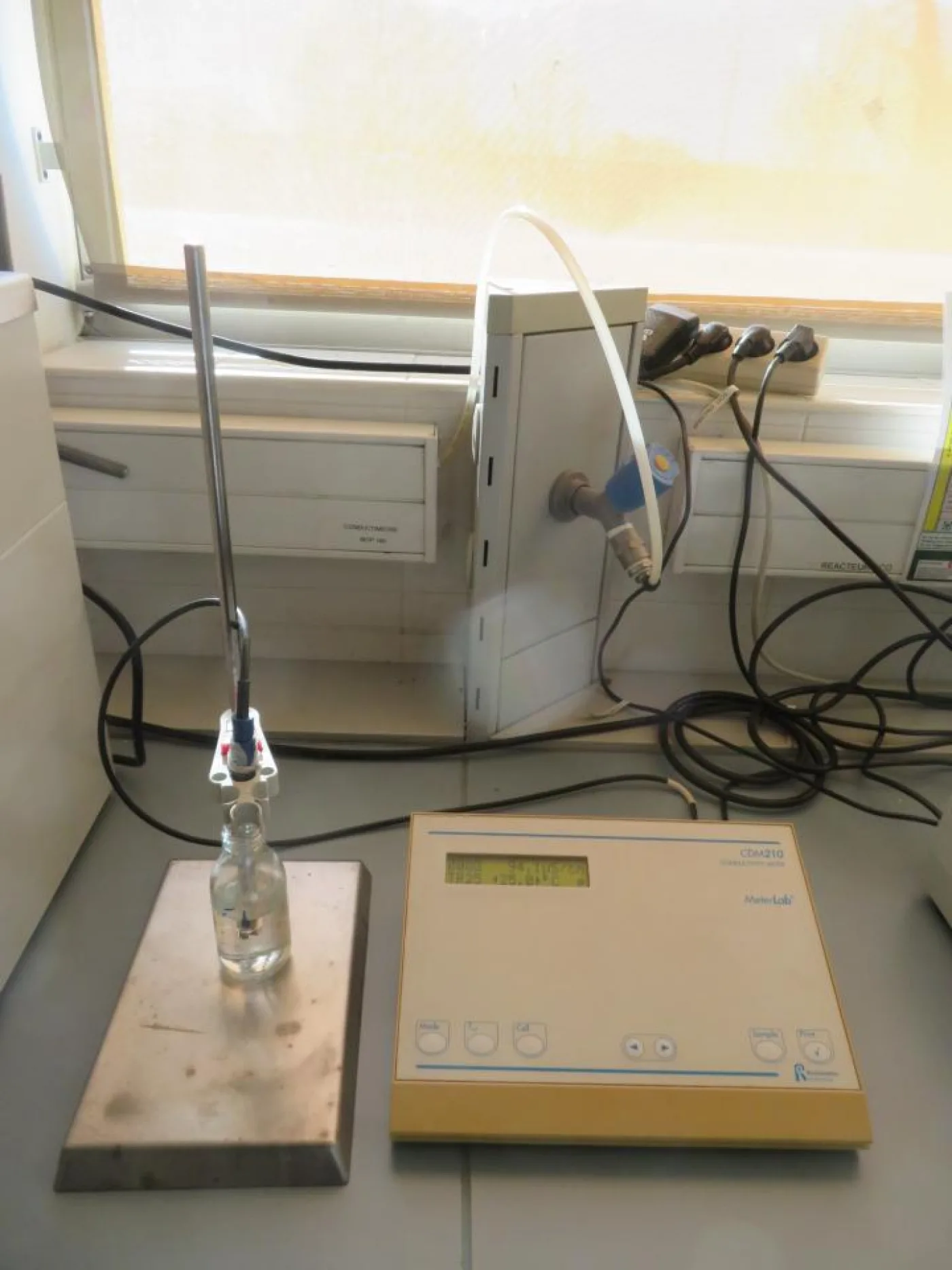 MeterLab MeterLab CDM210 Conductivity Meter With Retort Stand- R and D - 2