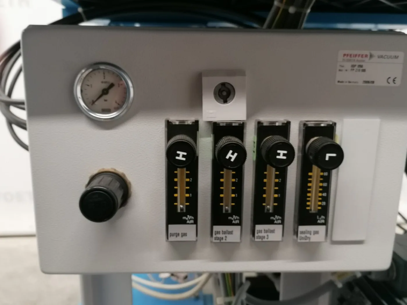 Pfeiffer RevoDry 50 SM/ TRH-261 (incl booster) - Vacuum pump - 5