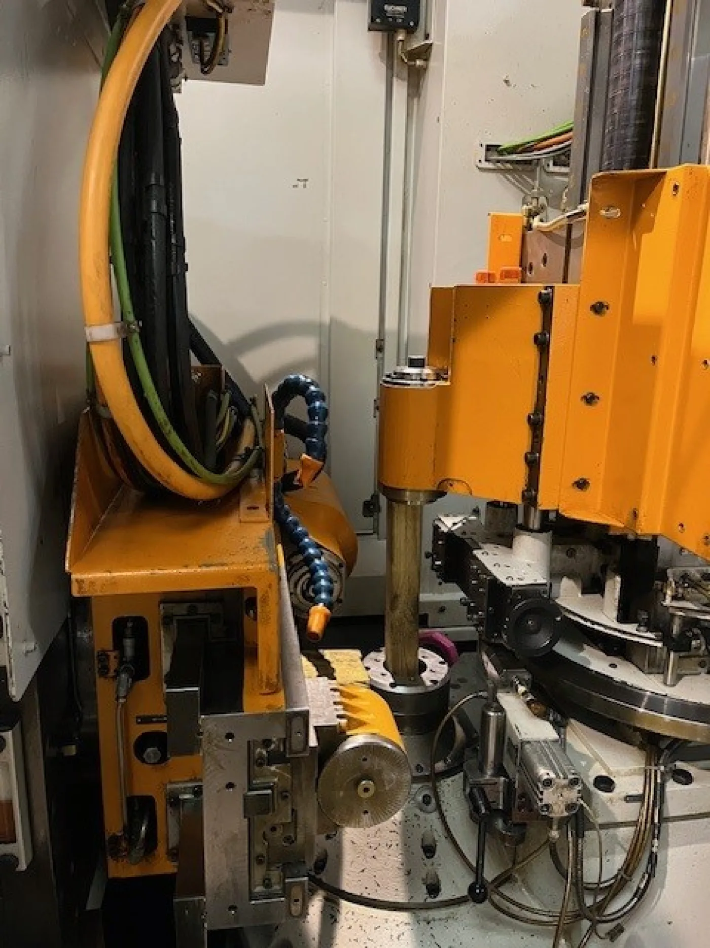 CNC Gear Hobbing Machine – LIEBHERR LC150 - 8