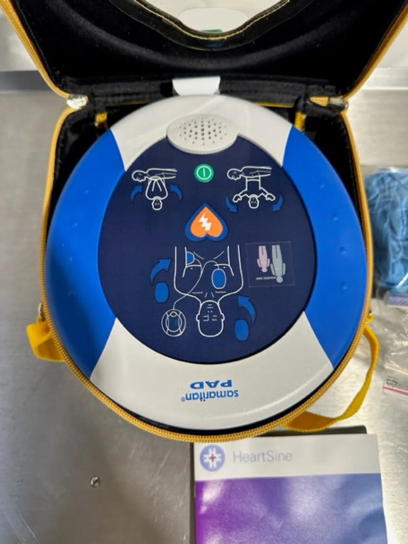 Heart Sine SAM 300 P Defibrillator (AED) - 1