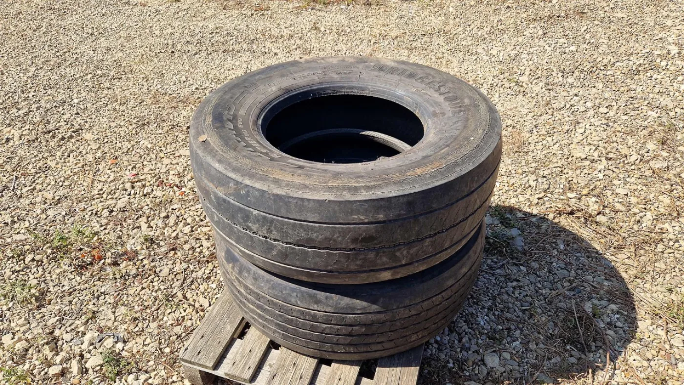 Pair of used 385/65R22.5 Super Single Tyres - 1