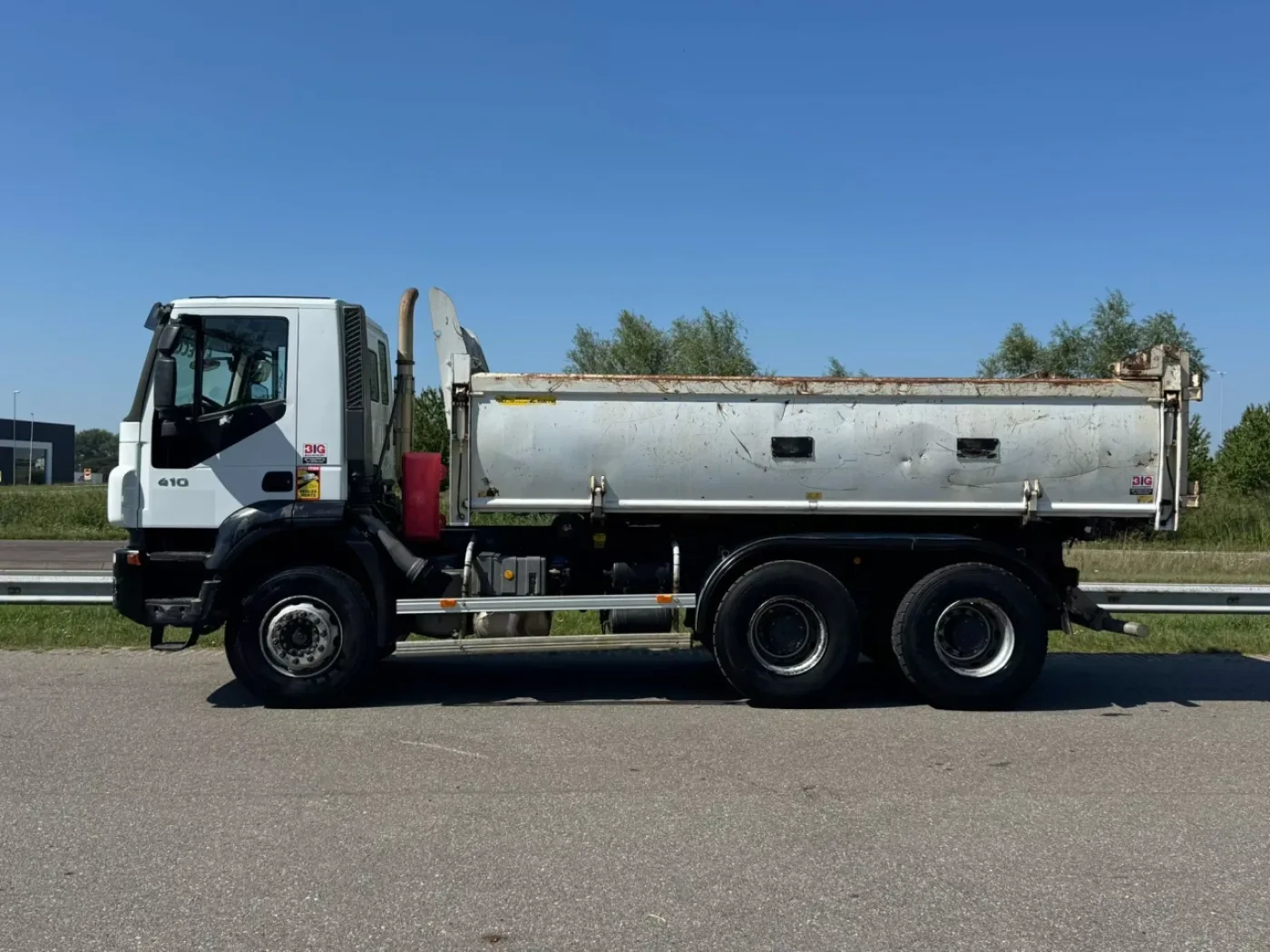 Iveco Trakker 410 6×4 Kipper - 3