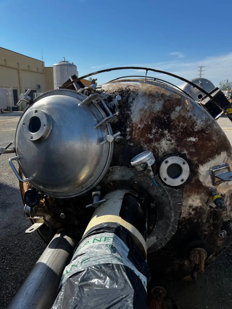 USED STAINLESS STEEL REACTOR 316 3200 LITERS WITH AGITATION AND HALF ROD
