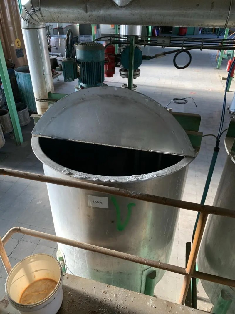 OLIVER AND BATLLE TANK STAINLESS STEEL 316 800 LITERS WITH USED AGITATION