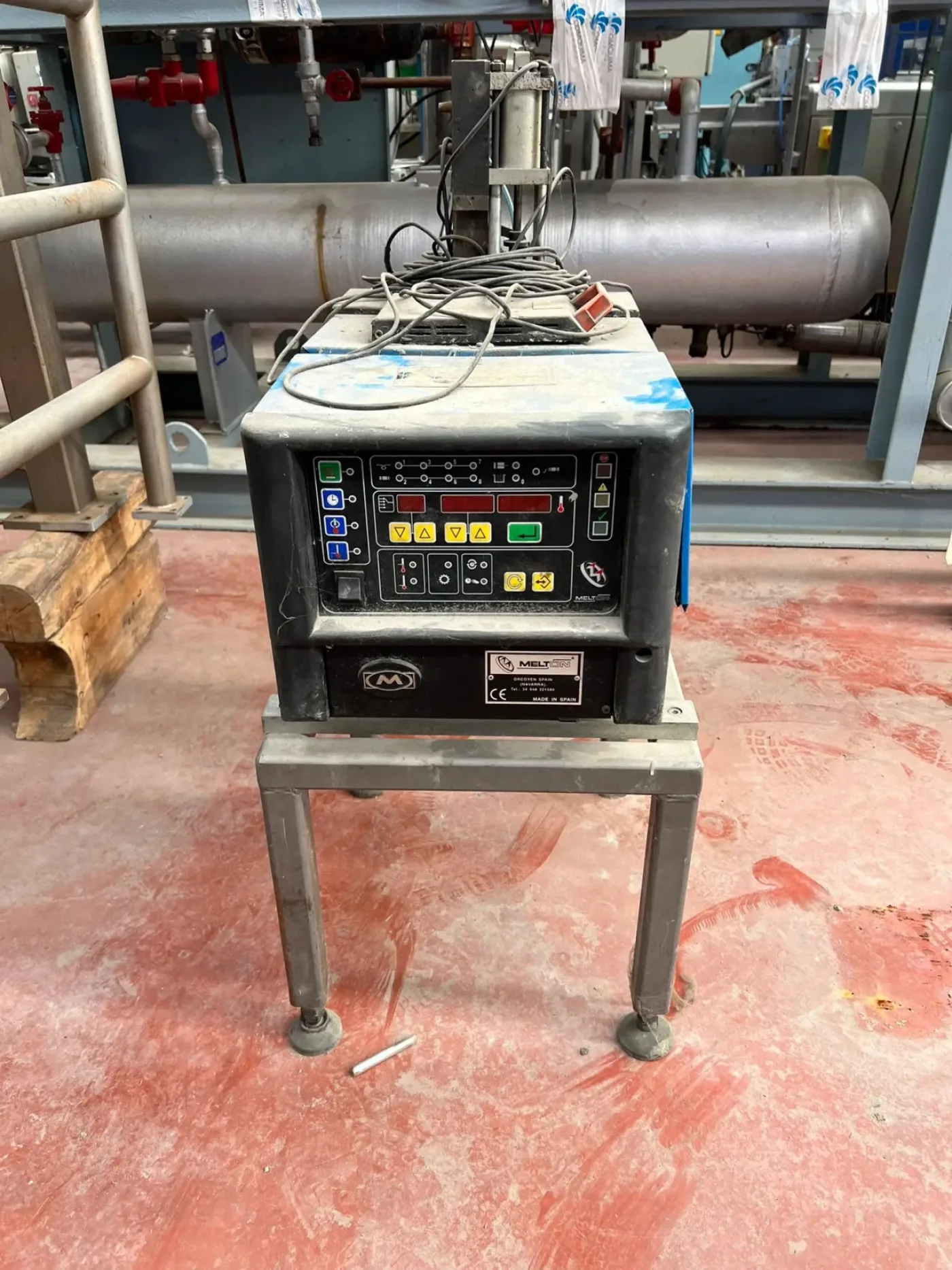 MELTON 4KG A1402 HOT MELT ADHESIVE APPLICATOR - 1