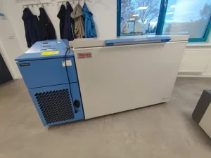 Thermo Scientific Revco Ultima Plus ULT1390-10-D/V/W model 5812 Vrieskist inclusief veel opbergrekken