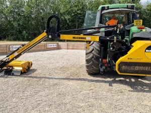 2020 McConnell 6565T Hedge Cutter