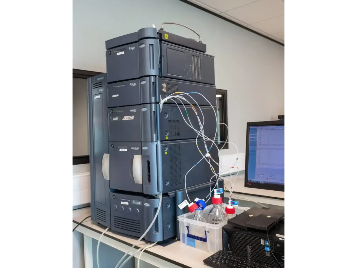 Waters Acquity H-Class UPLC - 3