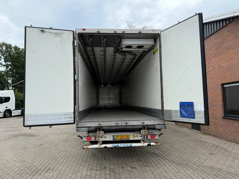 Krone Carrier Vector 1950 MT 5x Meatrails Rohrbahnen Fleisch Hooks