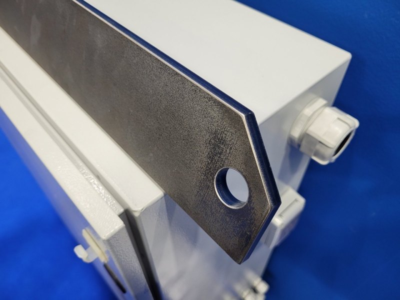Entgrat- und Kantenverrundungsmaschine G 135 RB8
