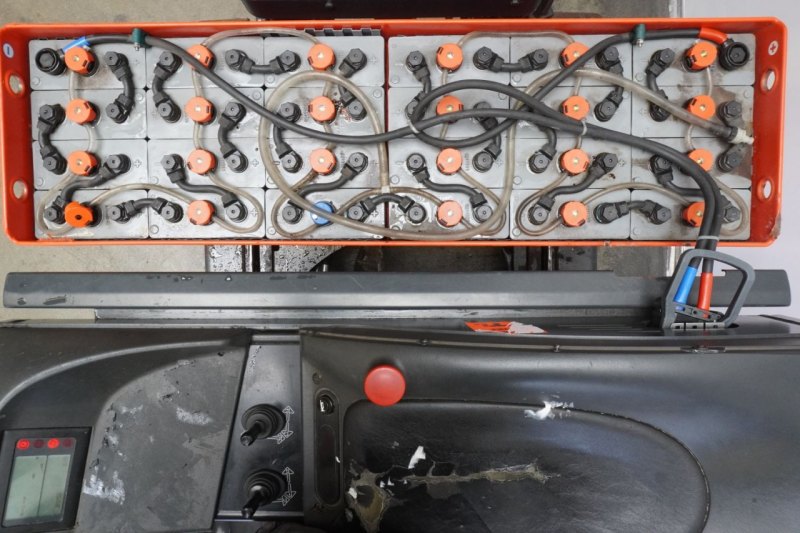 Schubmaststapler Linde R 14 C S 115 (2010)
