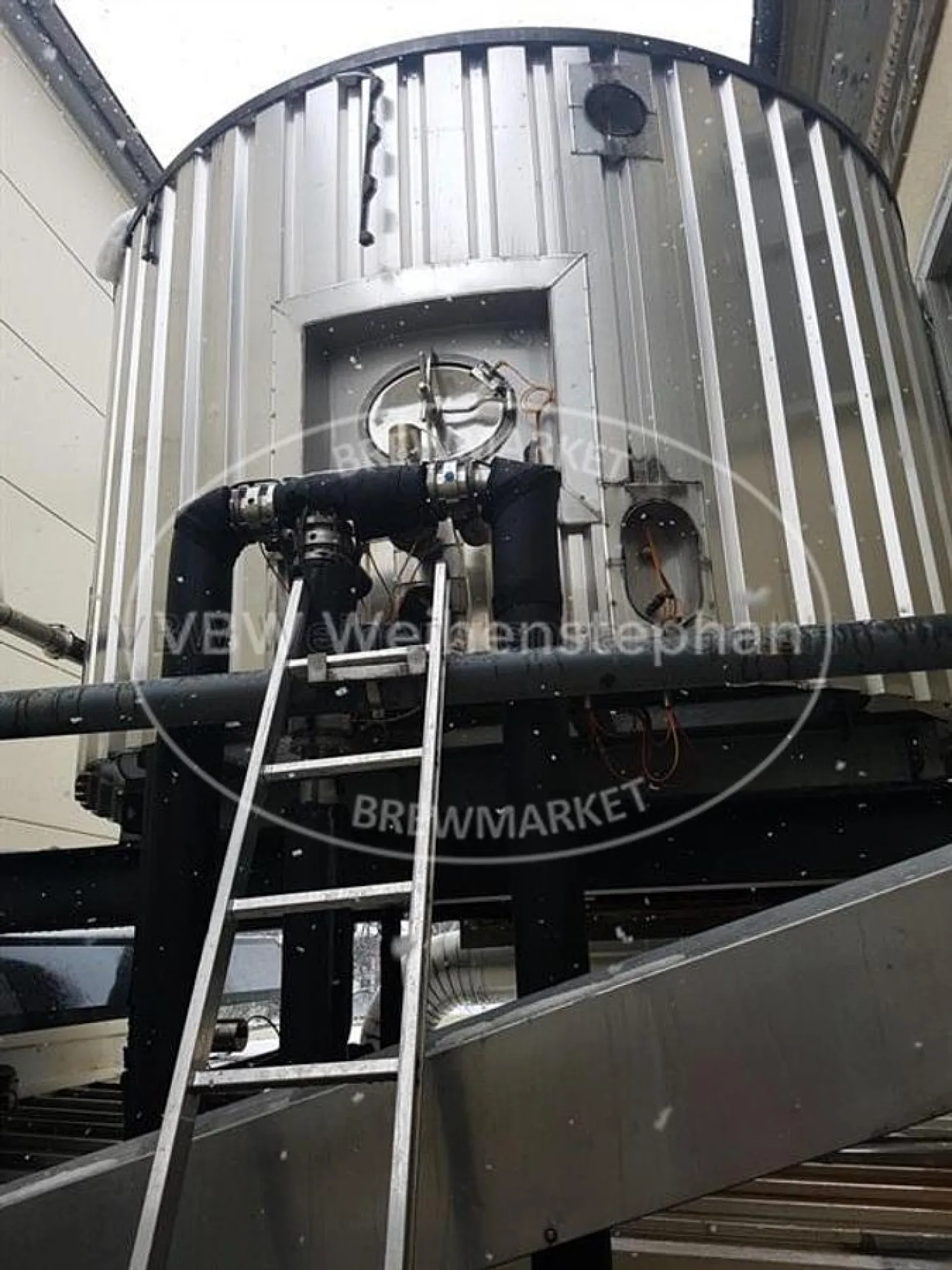 Brew vessels with wort cooling - 2