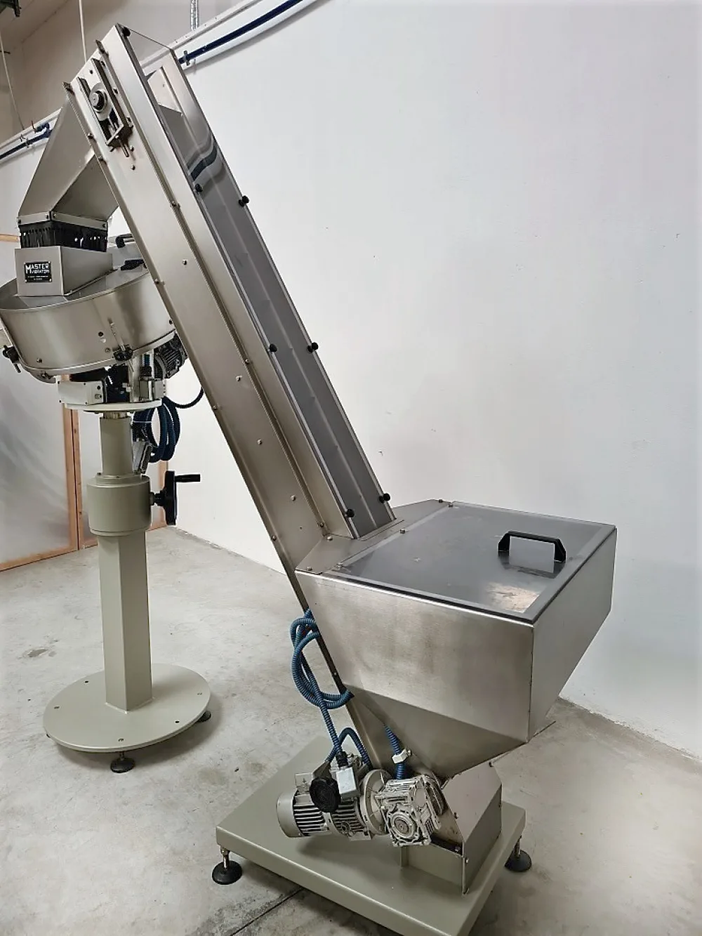 ELEVATORE E ALIMENTATORE PER TAPPI – MASTER VIBRATORI