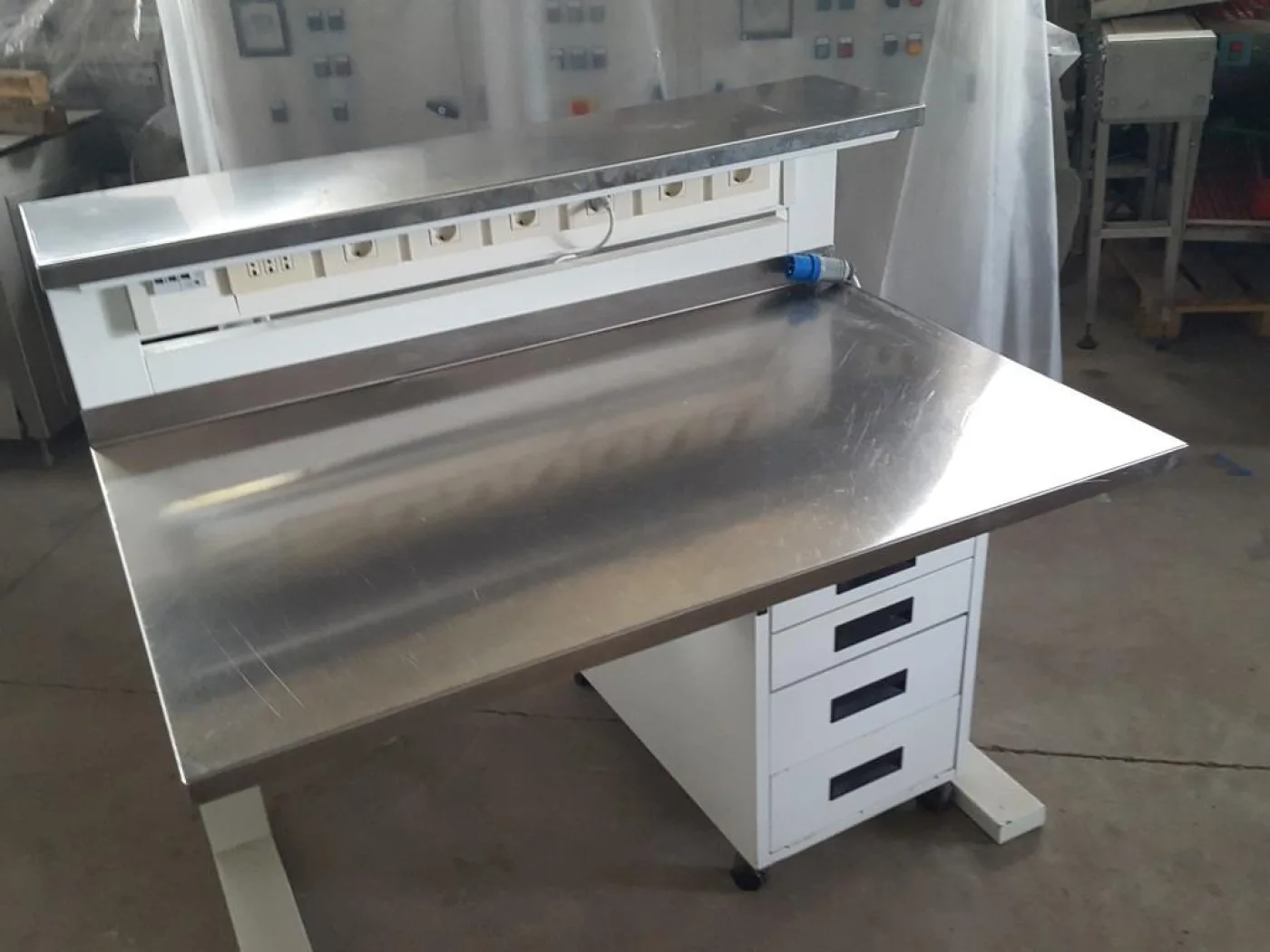 TAVOLO PORTASTRUMENTI IN ACCIAIO INOX - 1