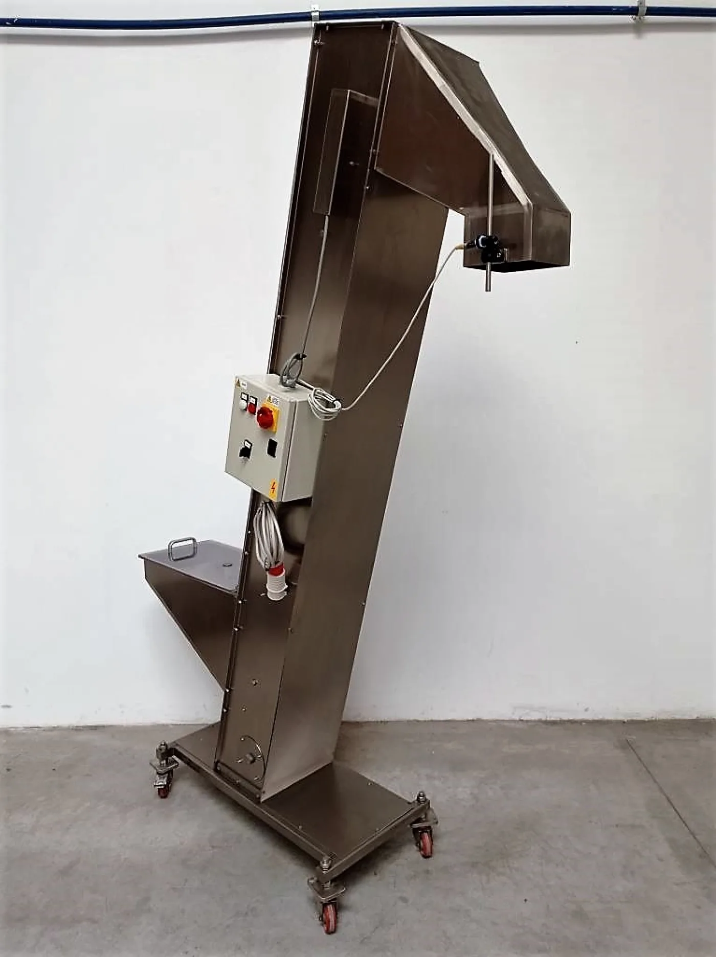 ELEVATORE PER TAPPI – NUOVA COMEVI –MOD. COMEV 2 - 3