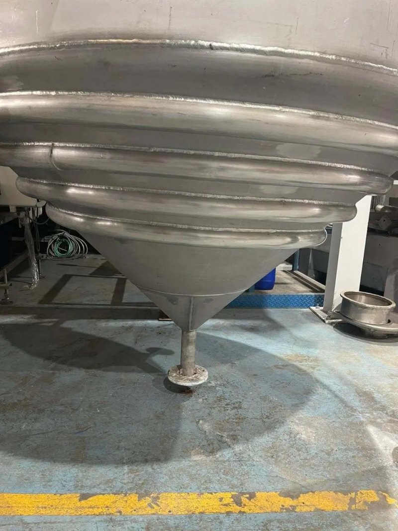 USED AGUILAR TANK AND STAINLESS STEEL ROOMS 2900 LITERS