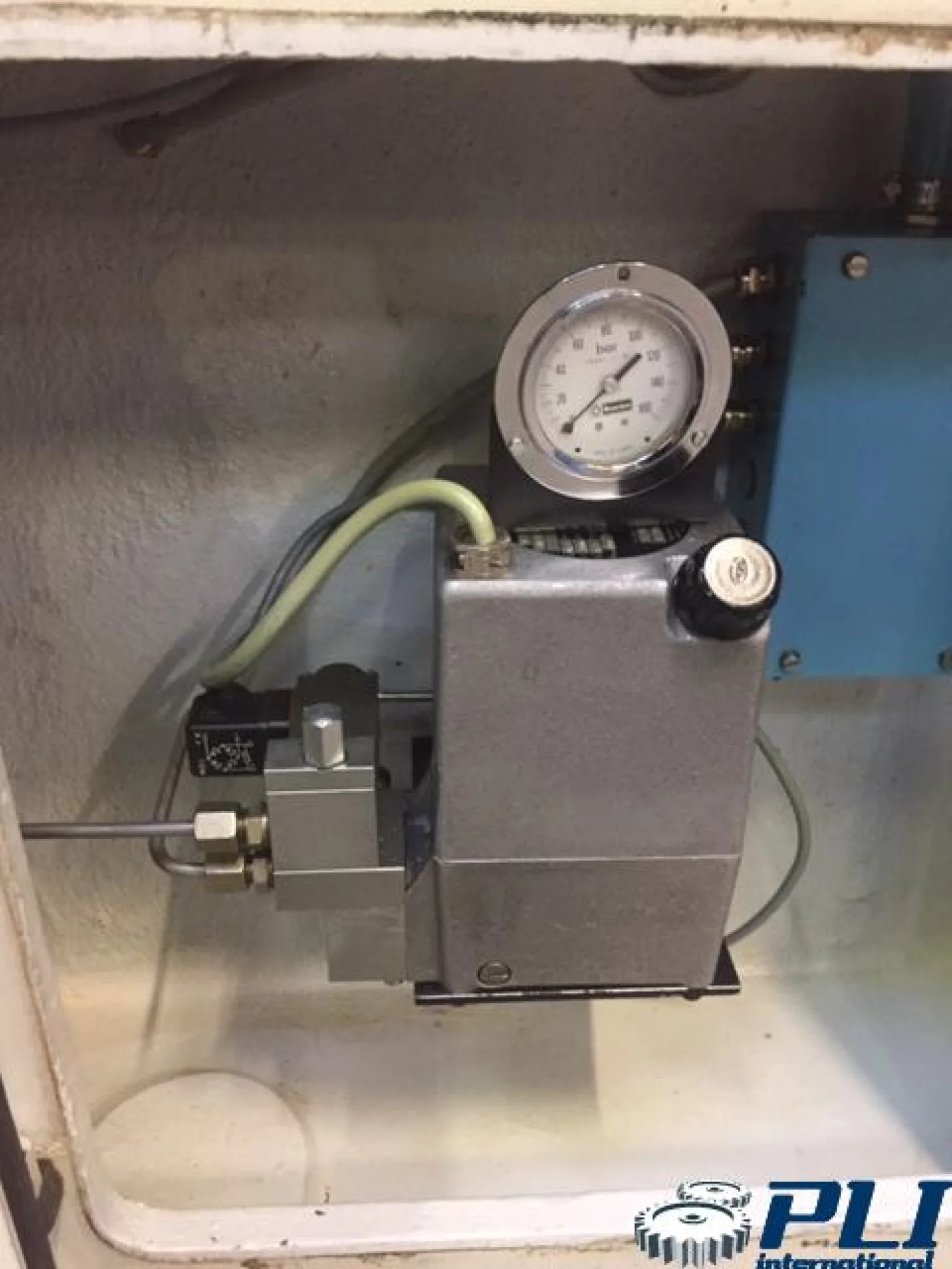 Conventional milling machine HURON MU6 - 5
