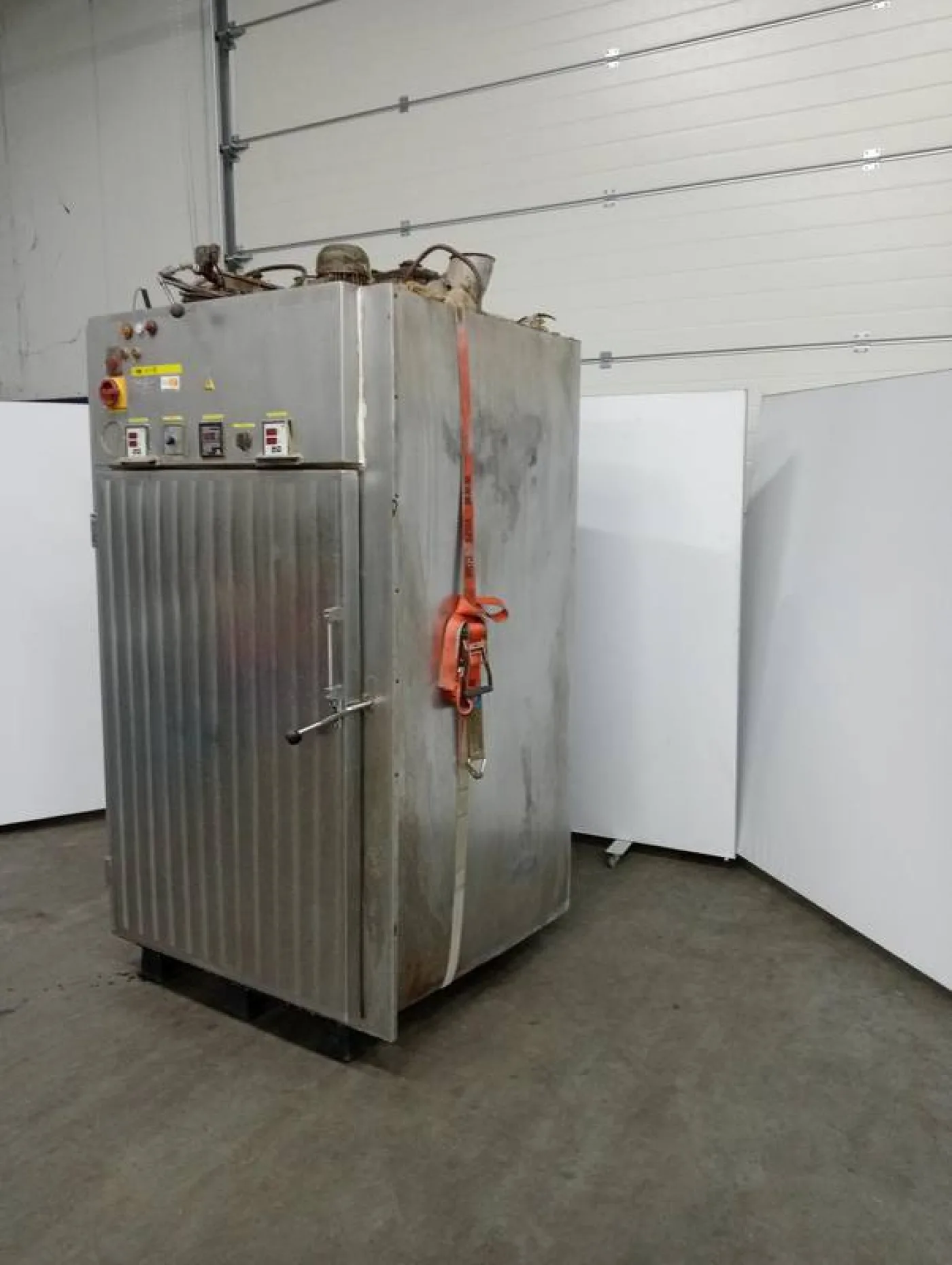 Smoking cabinet - 2