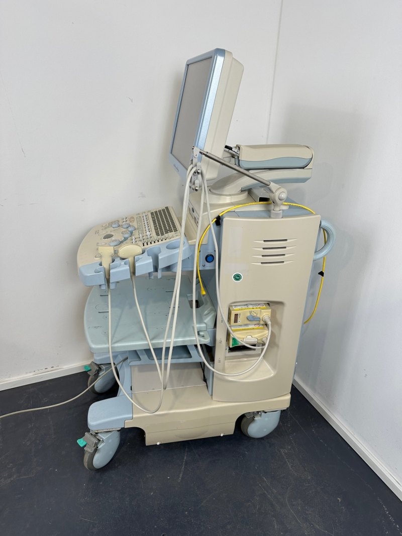 Hitachi EUB-7500A Ultraschallfarbdoppler inkl. 2 Sonden