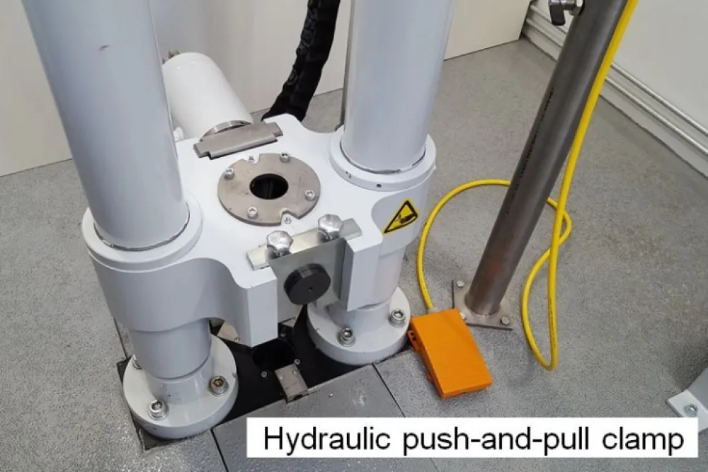 Hydraulic Push-and-Pull Clamp