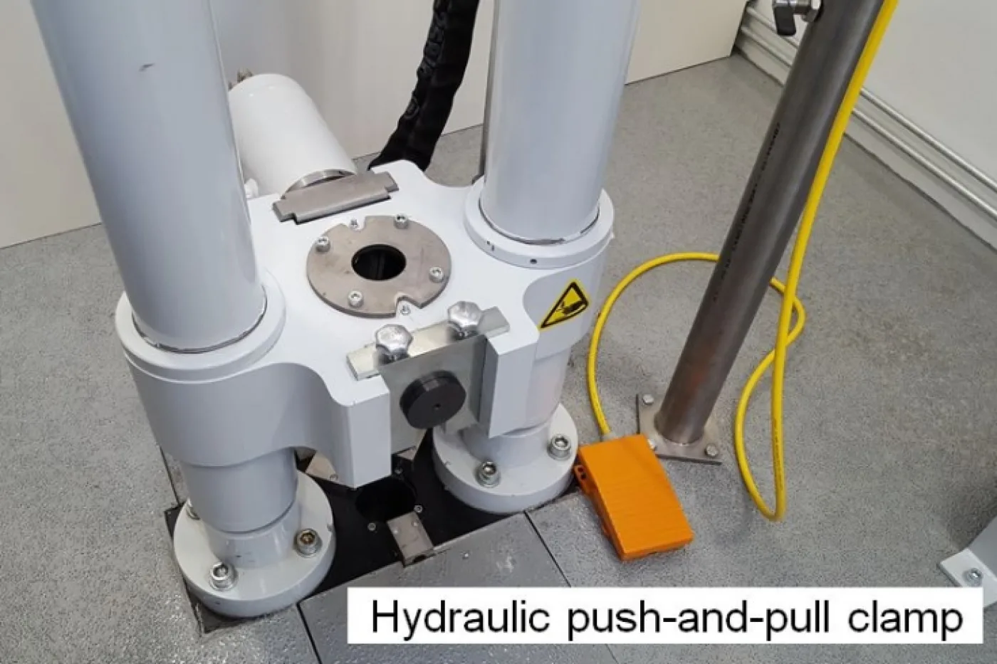 Hydraulic Push-and-Pull Clamp - 1