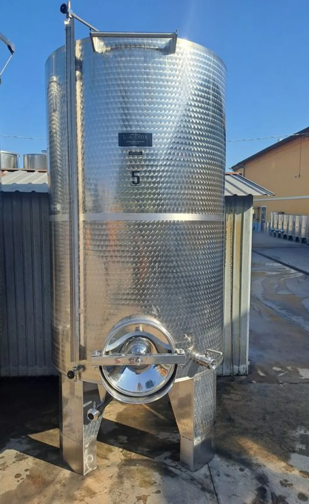 STAINLESS STEEL TANKS L.A. INOX FIRM, CAPACITY 2500 LITRES (25 HL), STORAGE/WINEMAKING MODEL WITH CONICAL BOTTOM