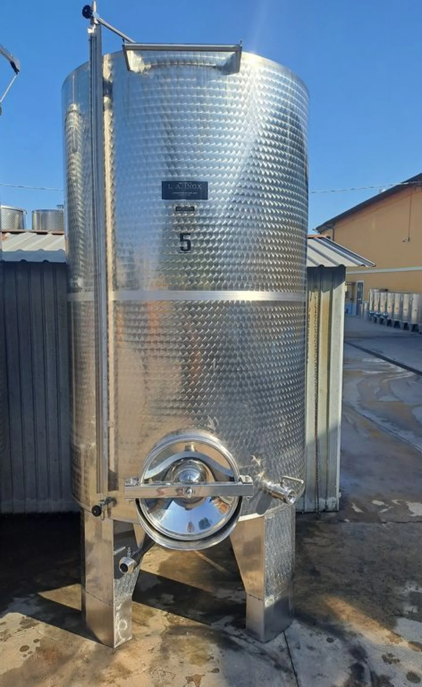 STAINLESS STEEL TANKS L.A. INOX FIRM, CAPACITY 2500 LITRES (25 HL), STORAGE/WINEMAKING MODEL WITH CONICAL BOTTOM - 1