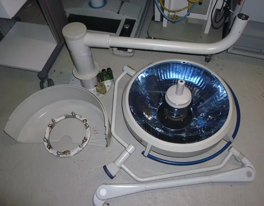 Berchtold Chromophare D 650 OP-Lampe (Deckenmontage)