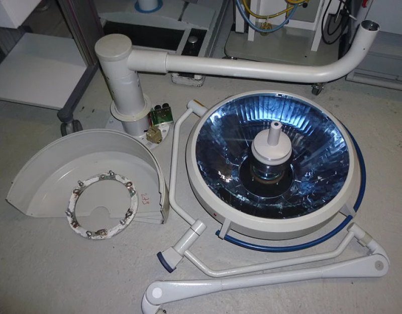 Berchtold Chromophare D 650 OP-Lampe (Deckenmontage)