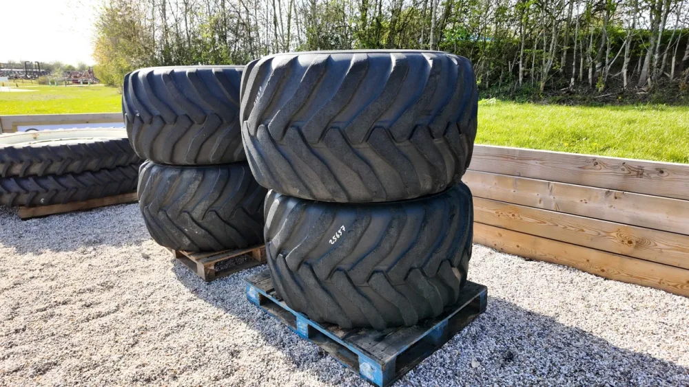 4 - 700/50-26.5 Flotation Wheels to fit JCB Fastac