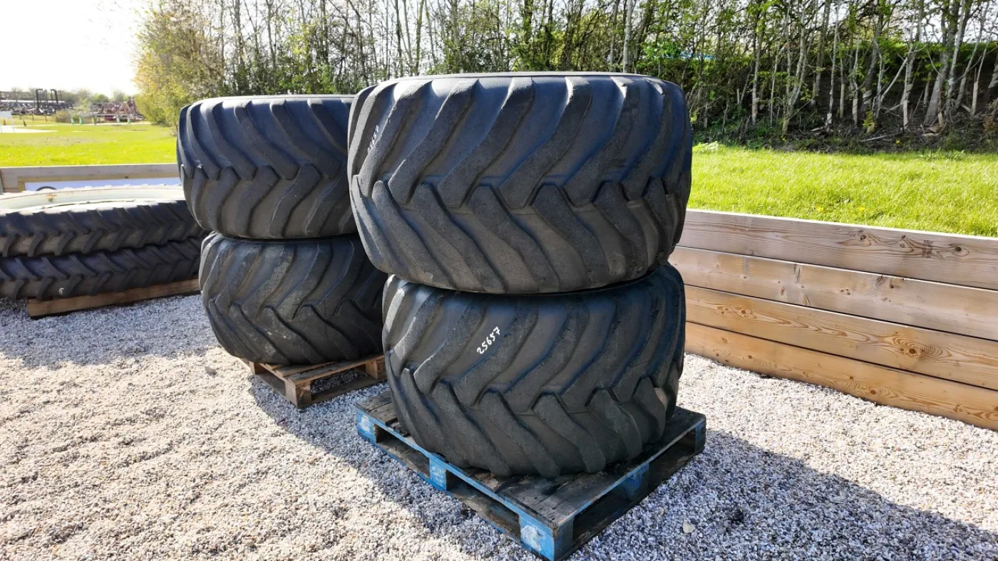 4 - 700/50-26.5 Flotation Wheels to fit JCB Fastac - 1
