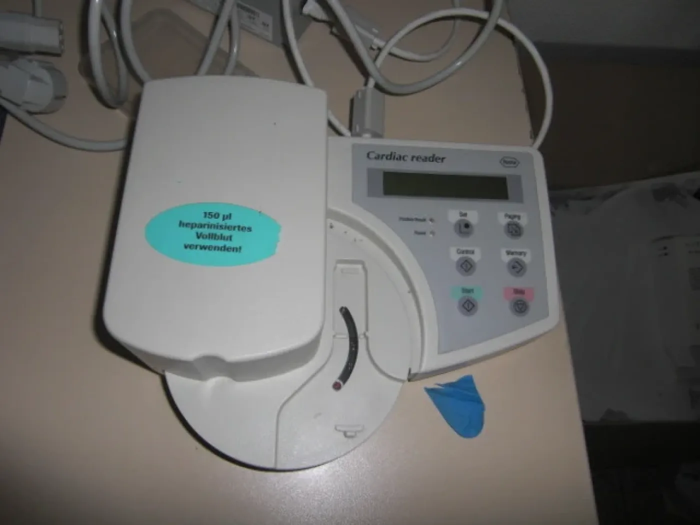 Roche Cardiac Reader Analyzer - 1