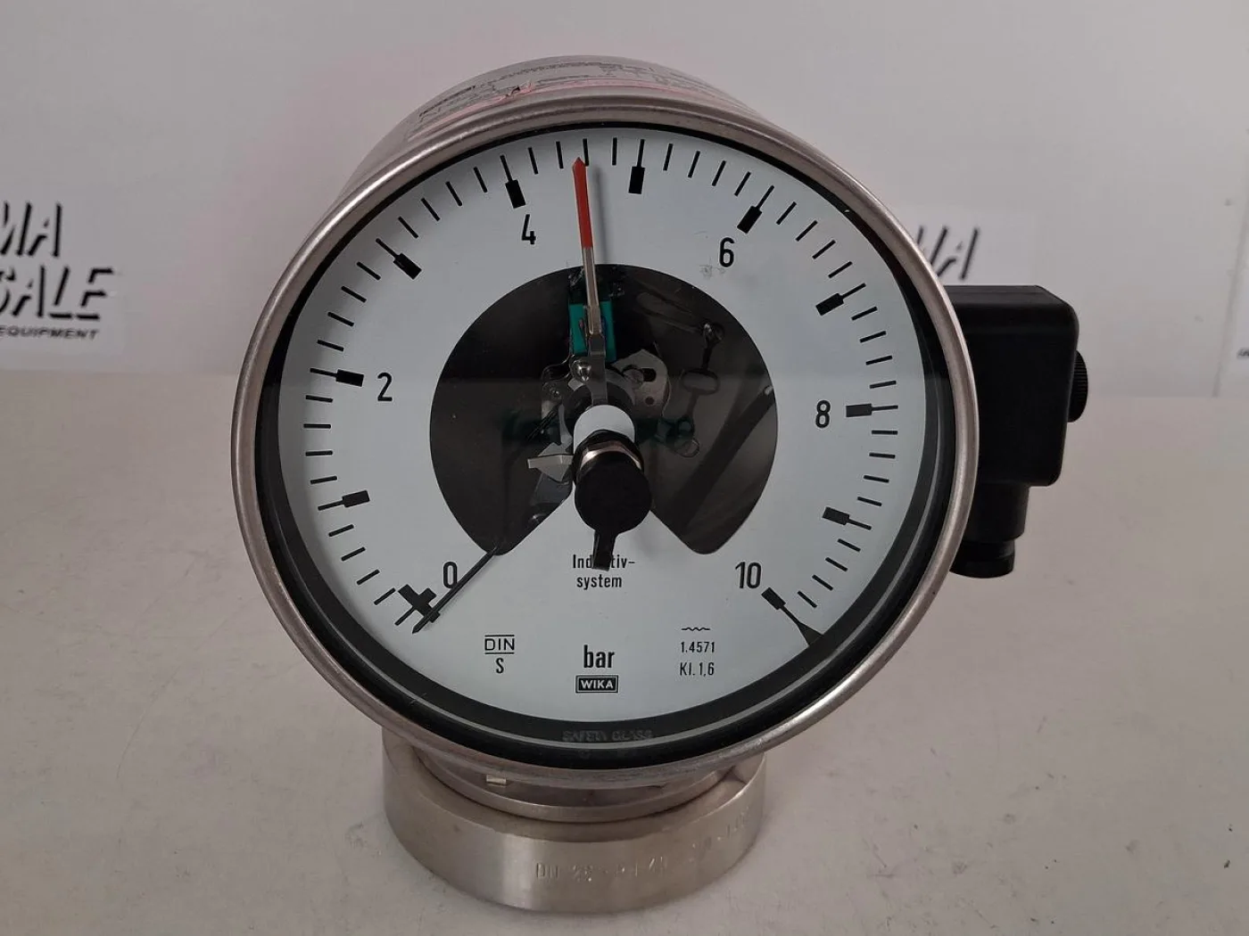 WIKA NG160 Pressure Gauge 0–10 bar with Inductive Contact - 1
