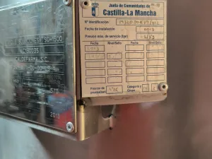 VERTICAL STAINLESS STEEL TANK 1700 LITERS WITH ATEX AGITATION